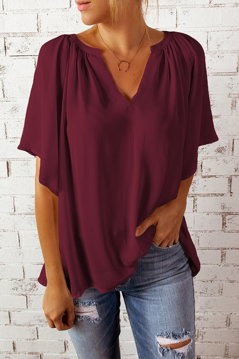 Dames luftig V-hals bluse med elegante folder Skjora