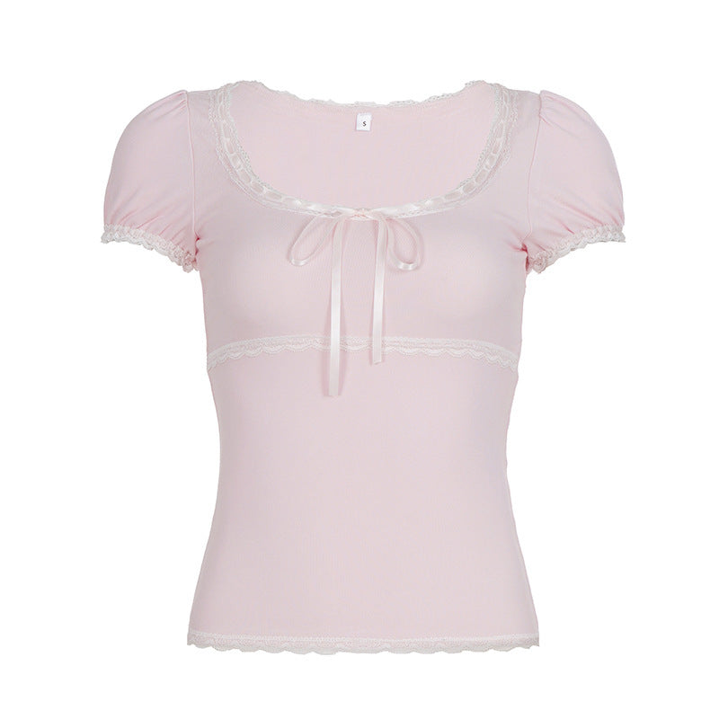 Dame Kortermet Top med volangdetaljer og lekent snor.