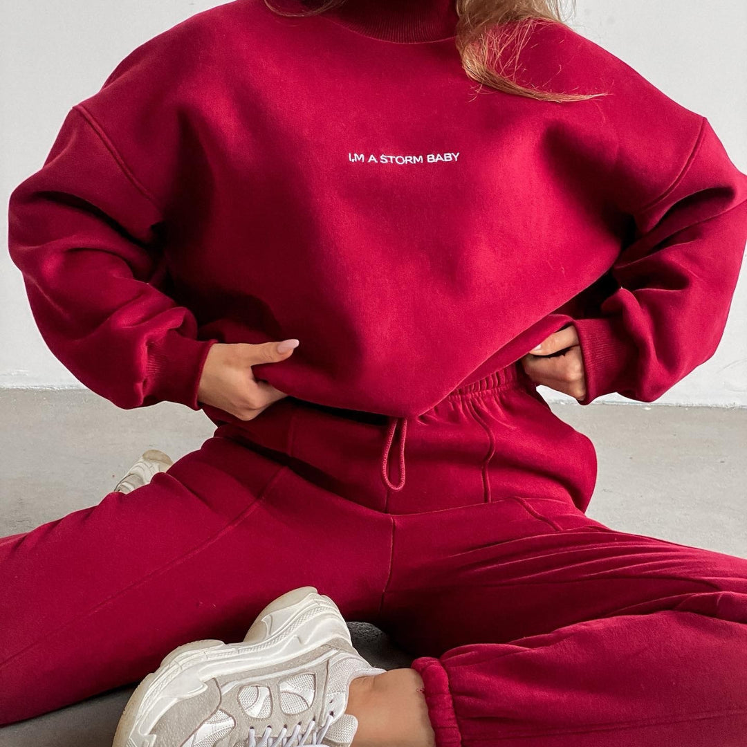 Kvinnenes sporty loungedress med høy ståkrage og vide ermer Skjora
