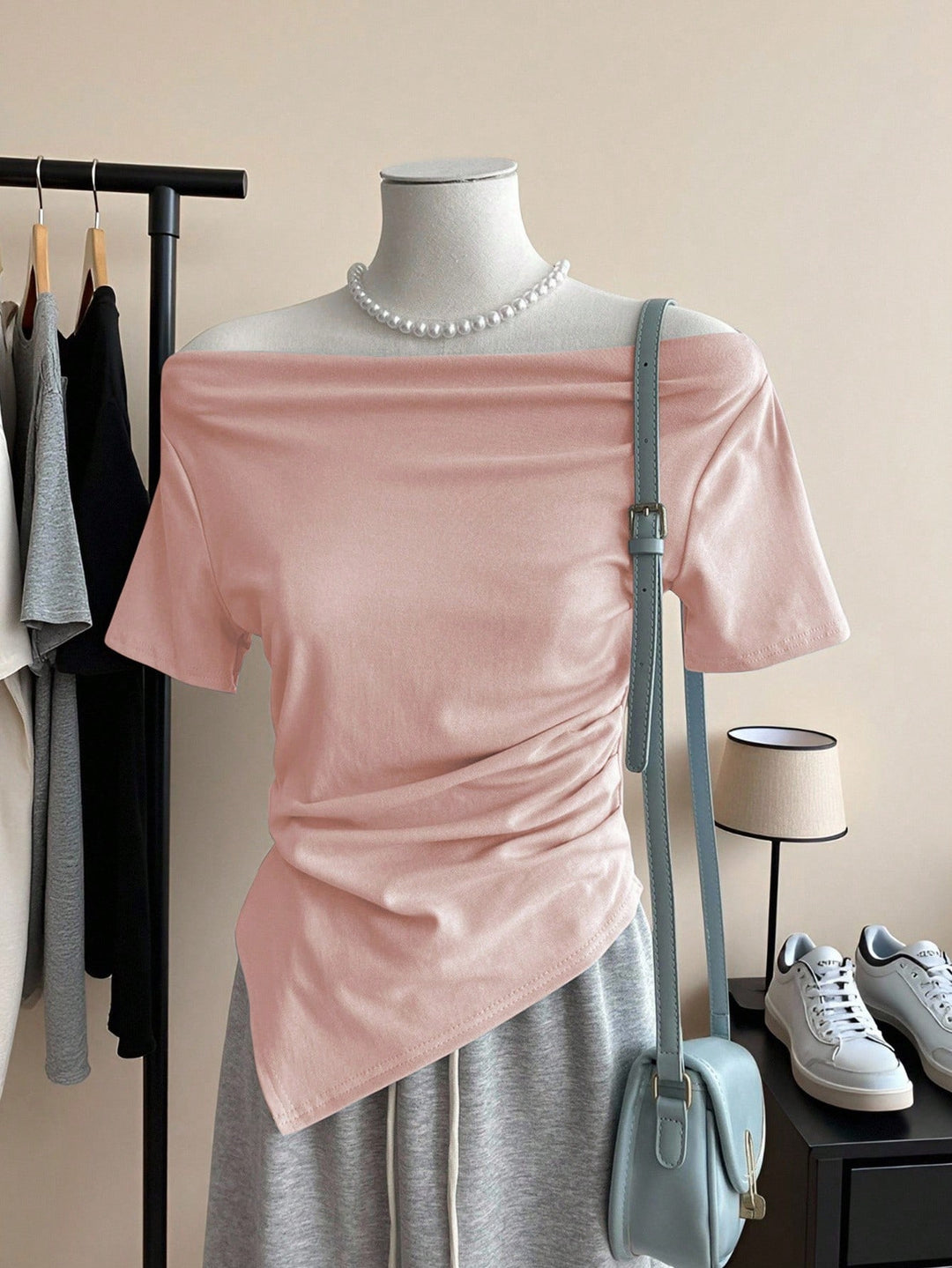 Damer Off-Shoulder T-skjorte med rynkework Skjora