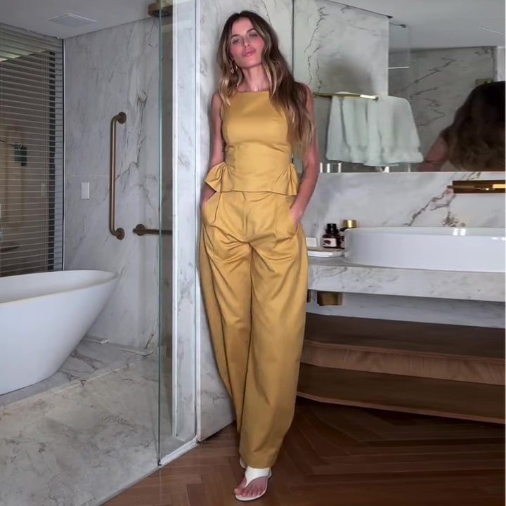 Kvinnes Elegant Jumpsuit med Peplum Detalj og Bred Ben