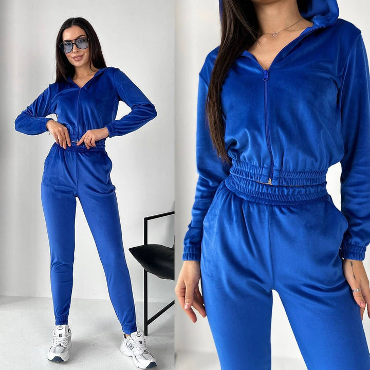Kvinner's Velour Joggedrakt med Fasjonabel Kuttet Design og Praktisk Glidelås Skjora