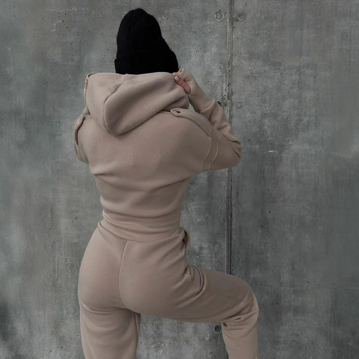 Kvinners sporty jumpsuit med glidelås og høy krage Skjora