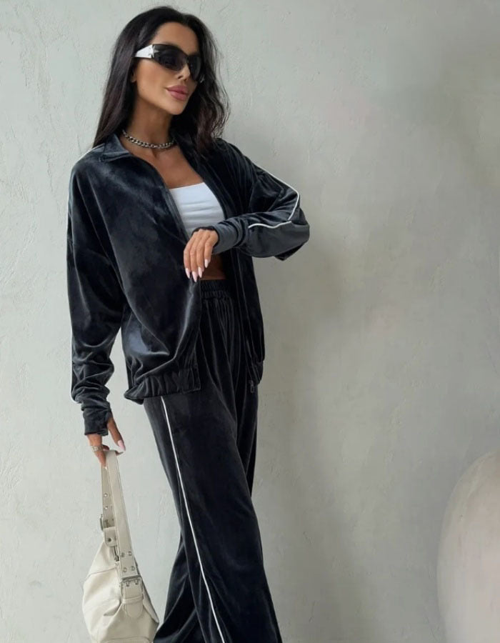 Kvinne elegant fleece treningsdrakt med praktiske lommer og elastiske mansjetter