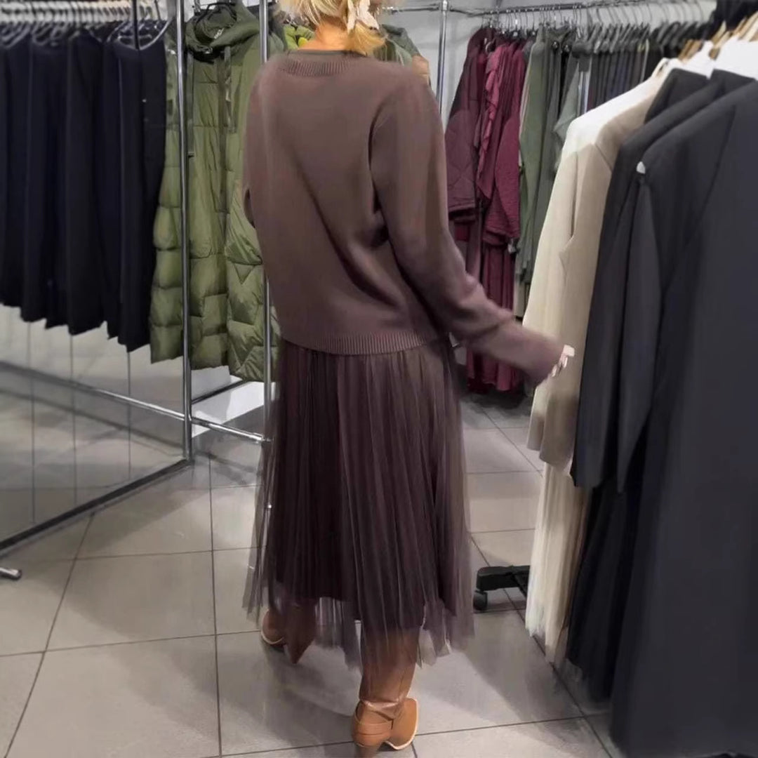 Kvinnes trendy, asymmetrisk genser med draping Skjora
