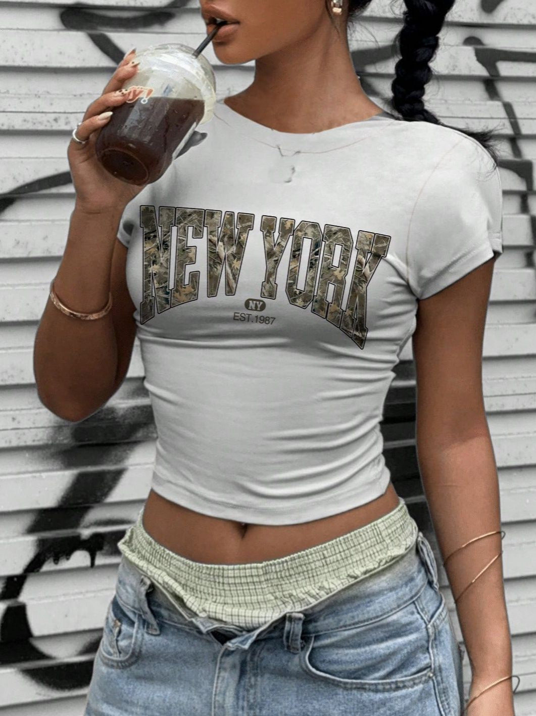 Dame Crop-T-Skjorte med iøynefallende New York grafikktrykk Skjora