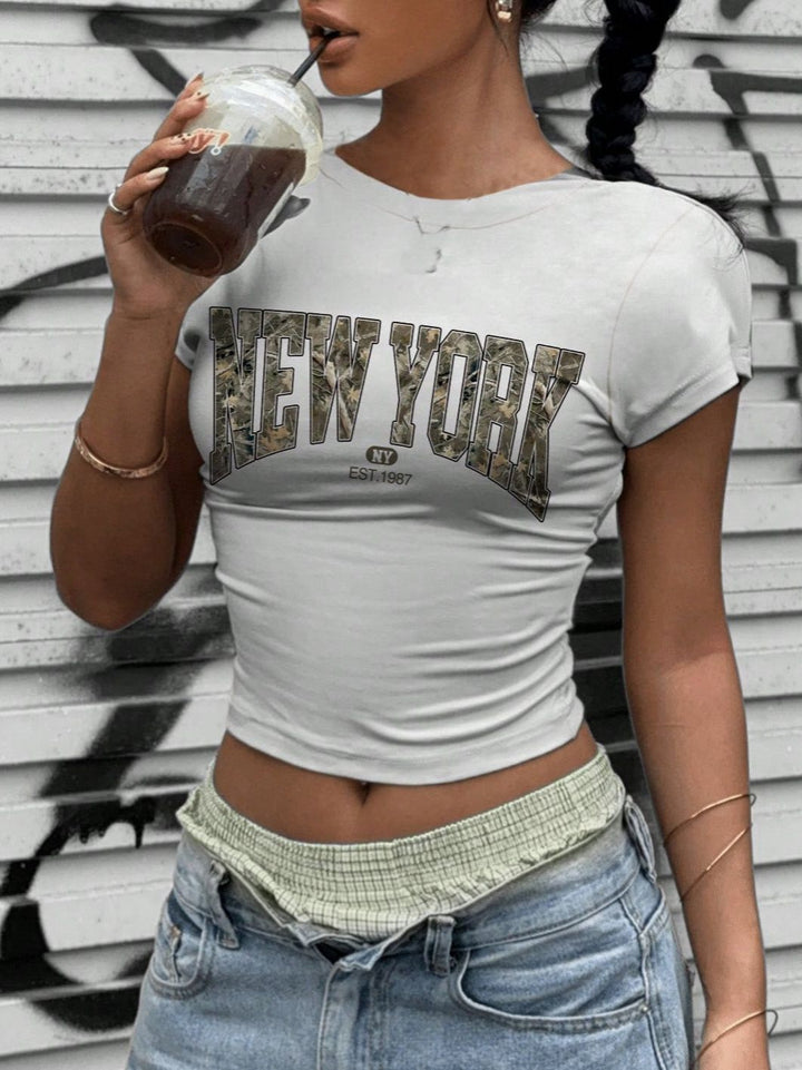 Dame Crop-T-Skjorte med iøynefallende New York grafikktrykk Skjora