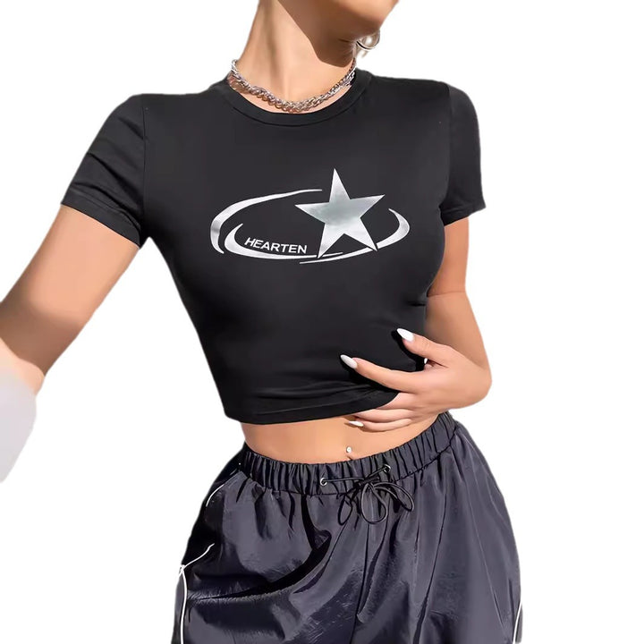 Dame Crop-T-shirt med glinsende stjernemotiv og figurnær passform Skjora