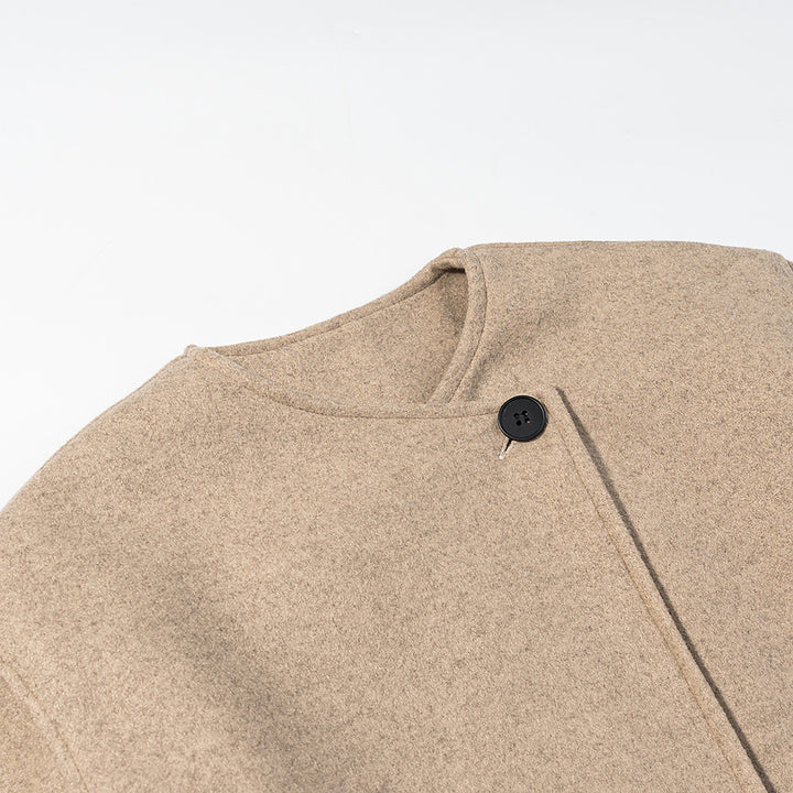 Dame elegant kort jakke i moderne design med asymmetrisk snitt Skjora