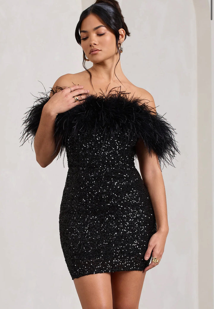 Dame Elegant Minikjole med Off-Shoulder Design og Fjærdekorasjoner