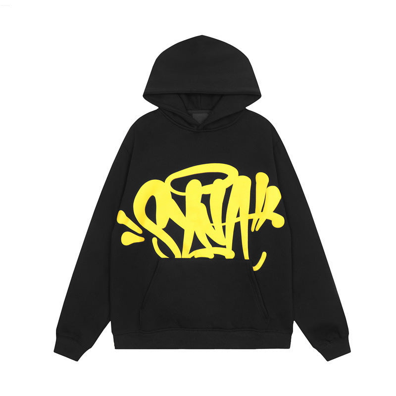 Dame hoodie med kreativ graffiti-design og praktiske kengurulommer Skjora