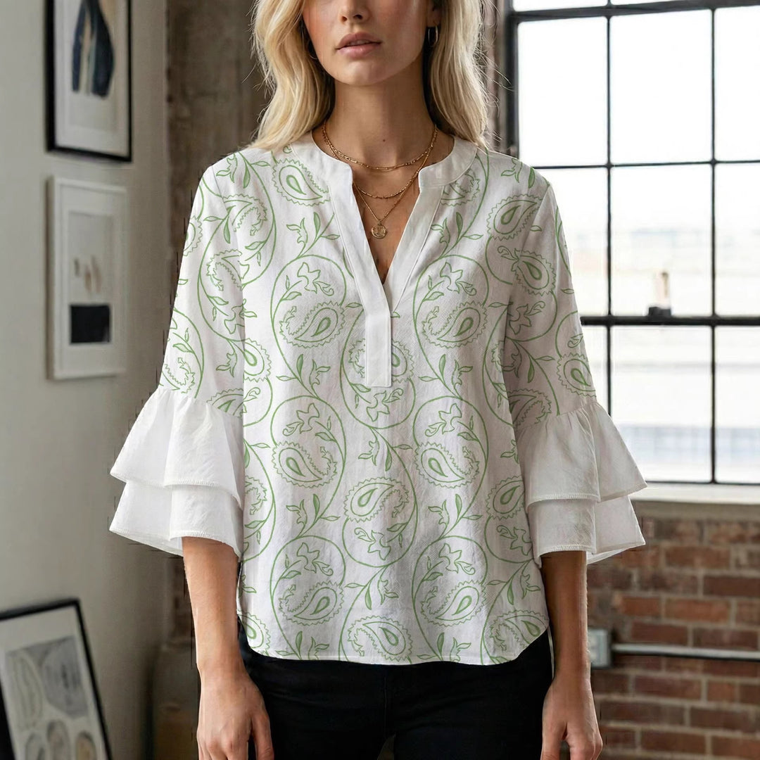 Damebluse med vakker blomstermønster Skjora