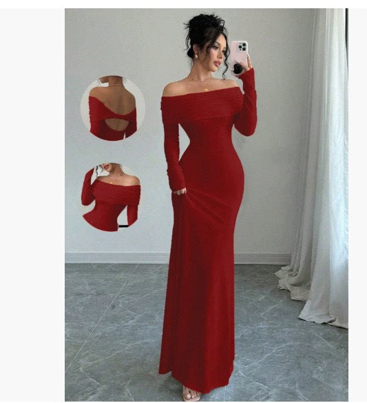 Dame Elegante Off-Shoulder Maksikjole med figurnær passform og lange ermer Skjora