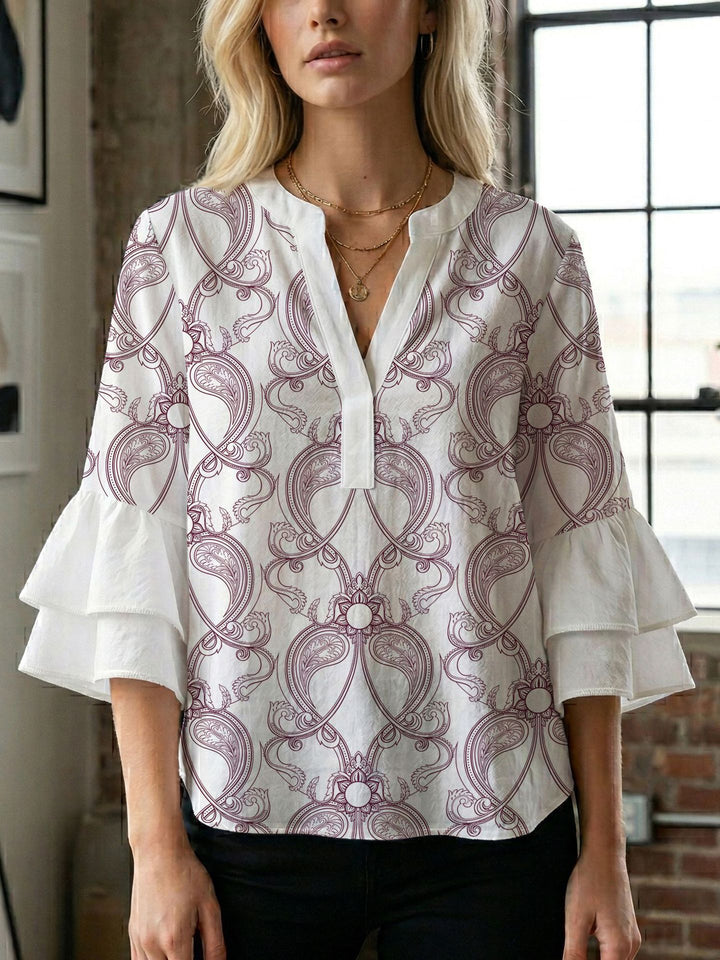 Damebluse med vakker blomstermønster Skjora