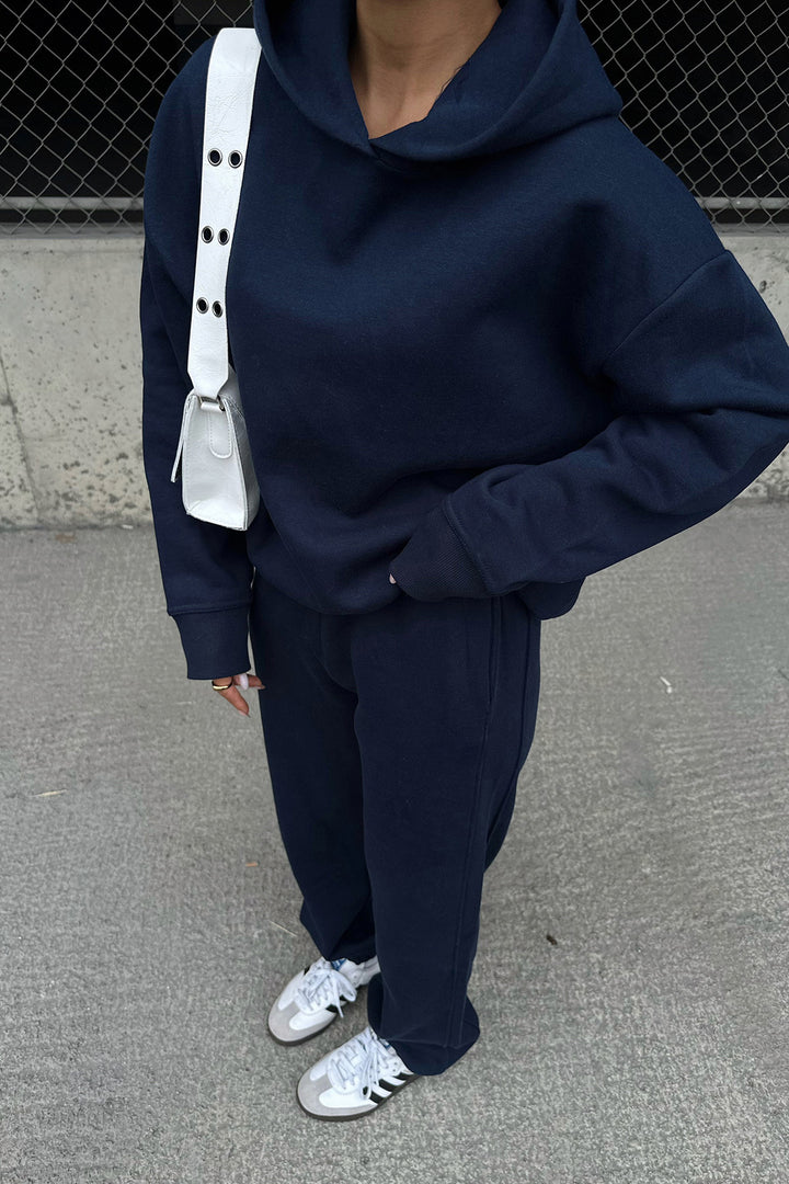 Kvinnelig Sporty Hettegenser med Elegant Snitt Skjora