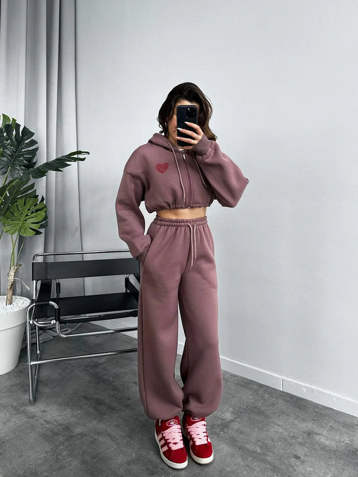 Kvinnors sportiga crop hoodie med lös passform och bekväma joggers Skjora