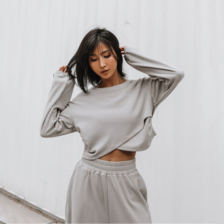 Kvinnelig cropped loungewear-drakt med løs passform og elastisk midje Skjora