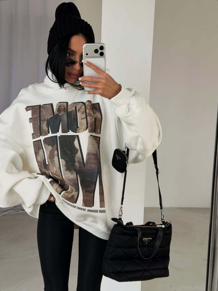 Kvinne oversized hettegenser med fremtredende grafisk trykk Skjora