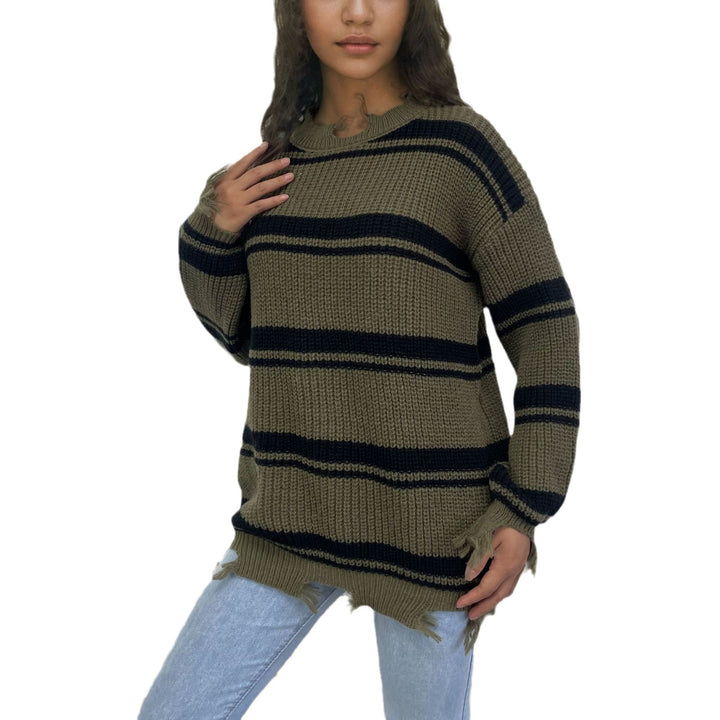 Kvinnens oversized strikket genser med trendy stripe mønster og frynse detaljer Skjora
