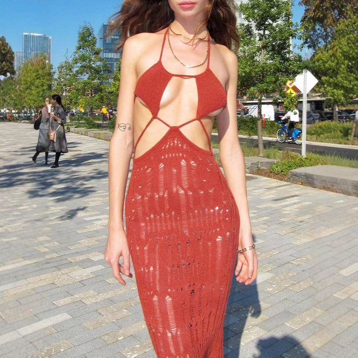 Dame maxikjole med raffinert cut-out-design og delikate stropper Skjora