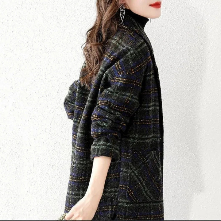 Klassisk rutet jakke for kvinner i moteriktig oversized stil Skjora