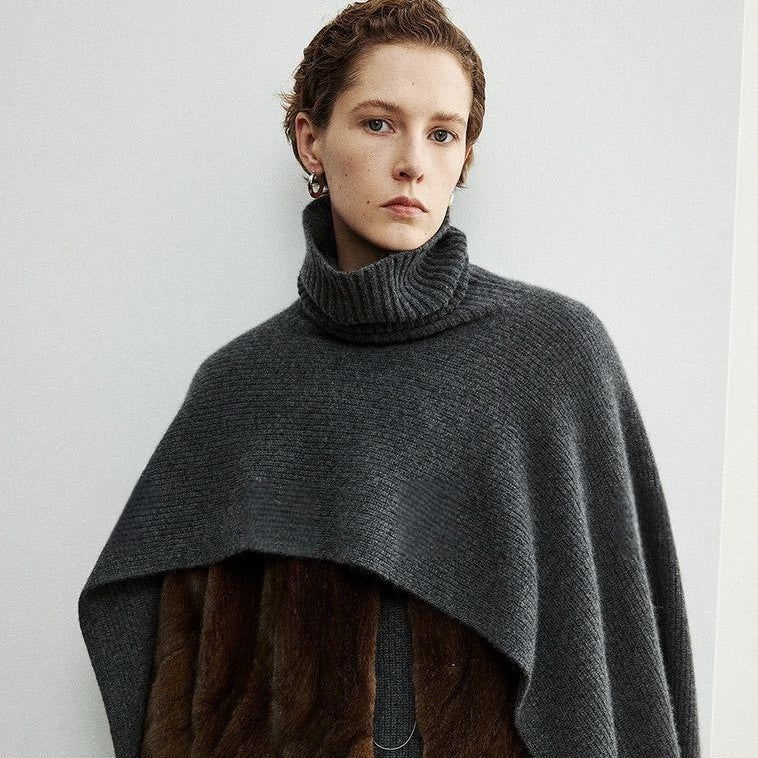 Dame elegant og moderne poncho med ekstra stor krage Skjora