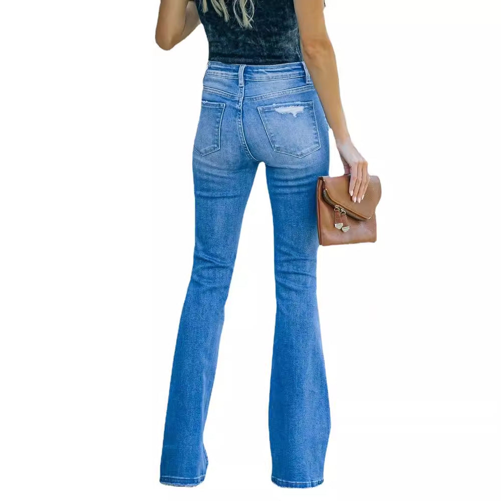 Kvinnes flared jeans i vintage stil med moderne ødelagte effekter
