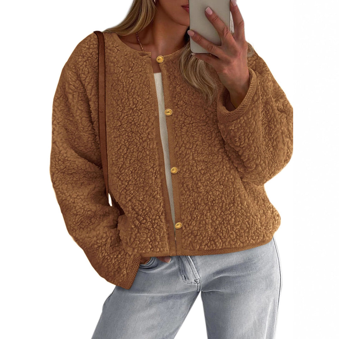 Kvinnens koselige fleecejakke med knappdetaljer og oversized snitt Skjora