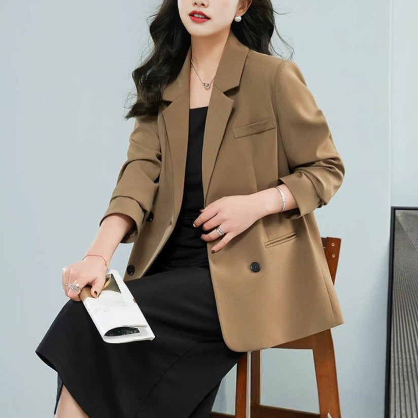 Kvinnelig stilren oversized blazer med dobbelt knepp og stilige detaljer Skjora