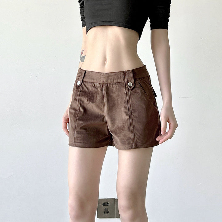 Dame moderne kunstlær shorts med elegante detaljer Skjora