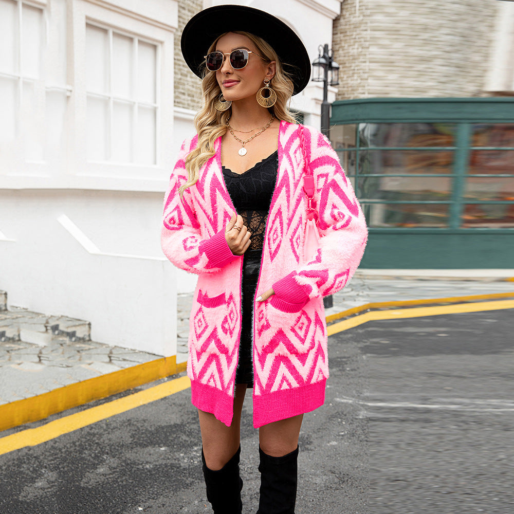 Dame cardigan med dyp V-hals og geometrisk mønster Skjora