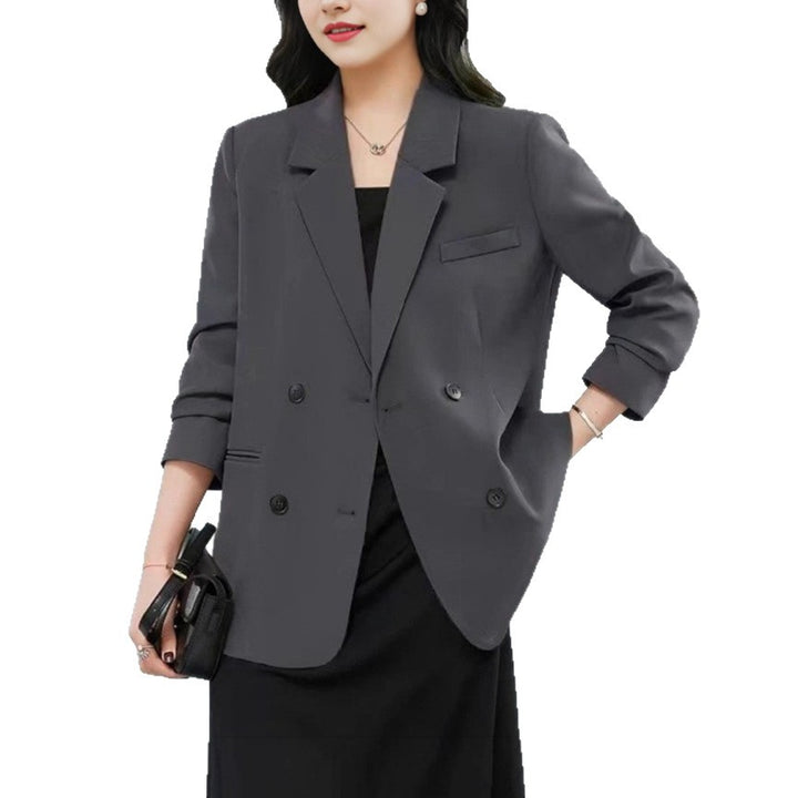 Kvinnelig stilren oversized blazer med dobbelt knepp og stilige detaljer Skjora