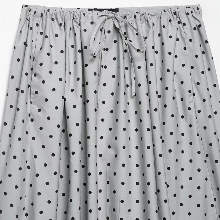 Dame midi-skjørt med leken prikkedesign og elastisk midjebånd Skjora