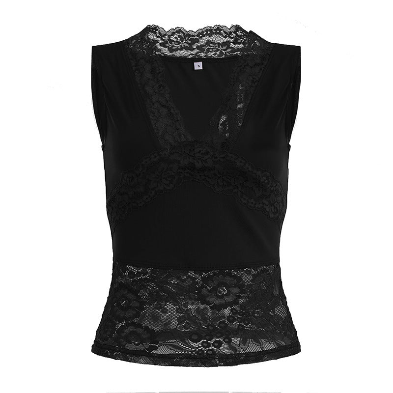 Dame-spitze-tanktop med dyp V-hals og dekorative volangdetaljer Skjora