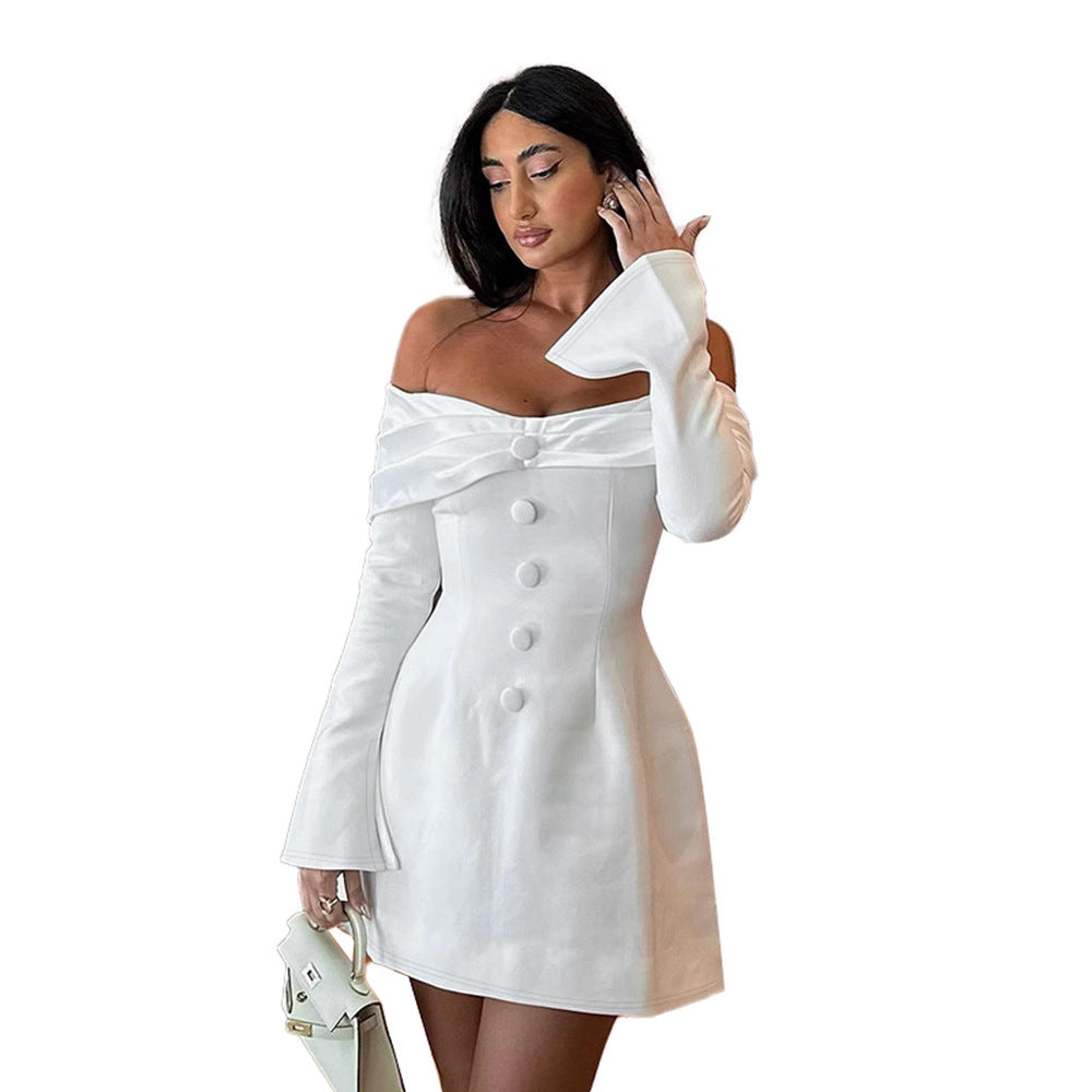 Dame off-shoulder festkjole med elegant knappdetalj og vid skjørt Skjora