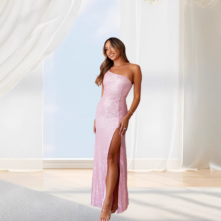 Kvinne Shimmering Kveldsdrakt med Tettsittende Snitt og Elegant Splitt