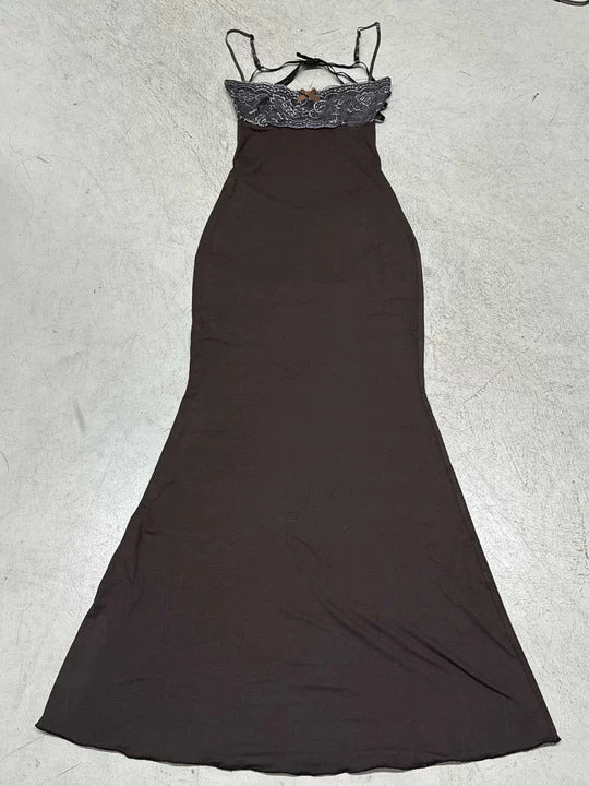 Dame elegant maxikjole med spissdetaljer Skjora