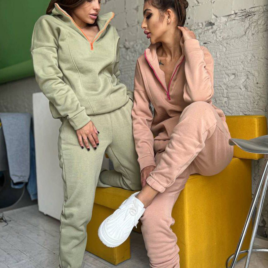 Women's sporty fleece loungewear set with practical zip Skjora