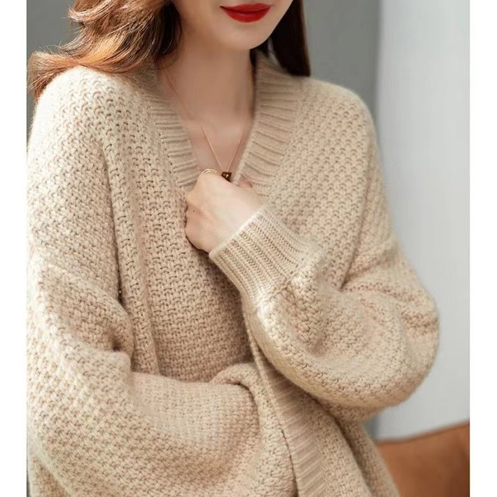Kvinnens avslappede strikk cardigan med oversized snitt og spesielle teksturer Skjora