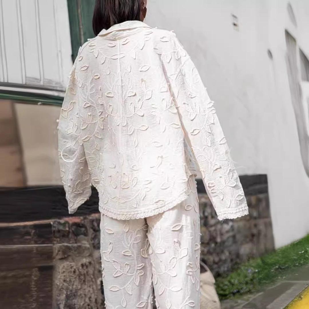 Damebluse med fin broderi og luftig passform Skjora