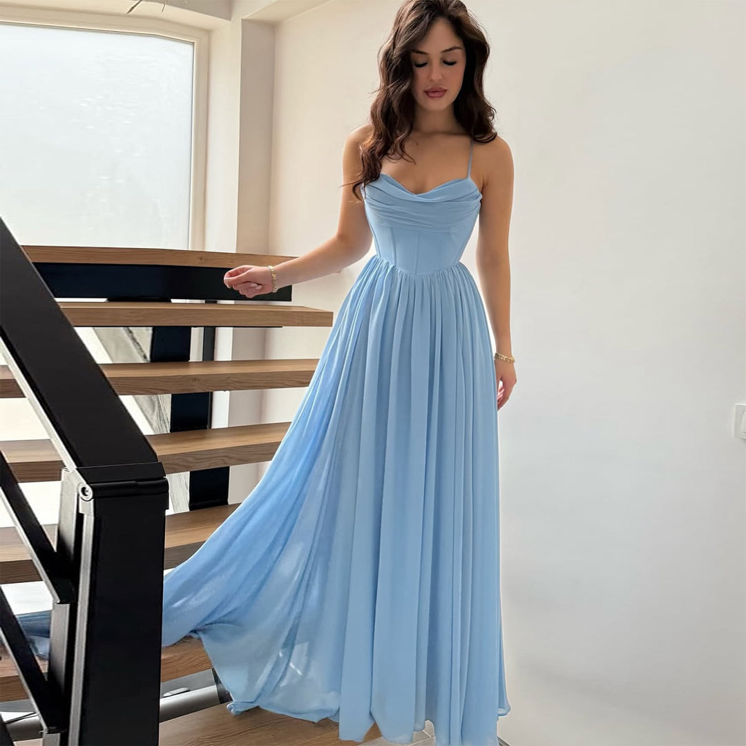 Kjole maxi til kvinner med delikate samlinger og elegant A-linjeform