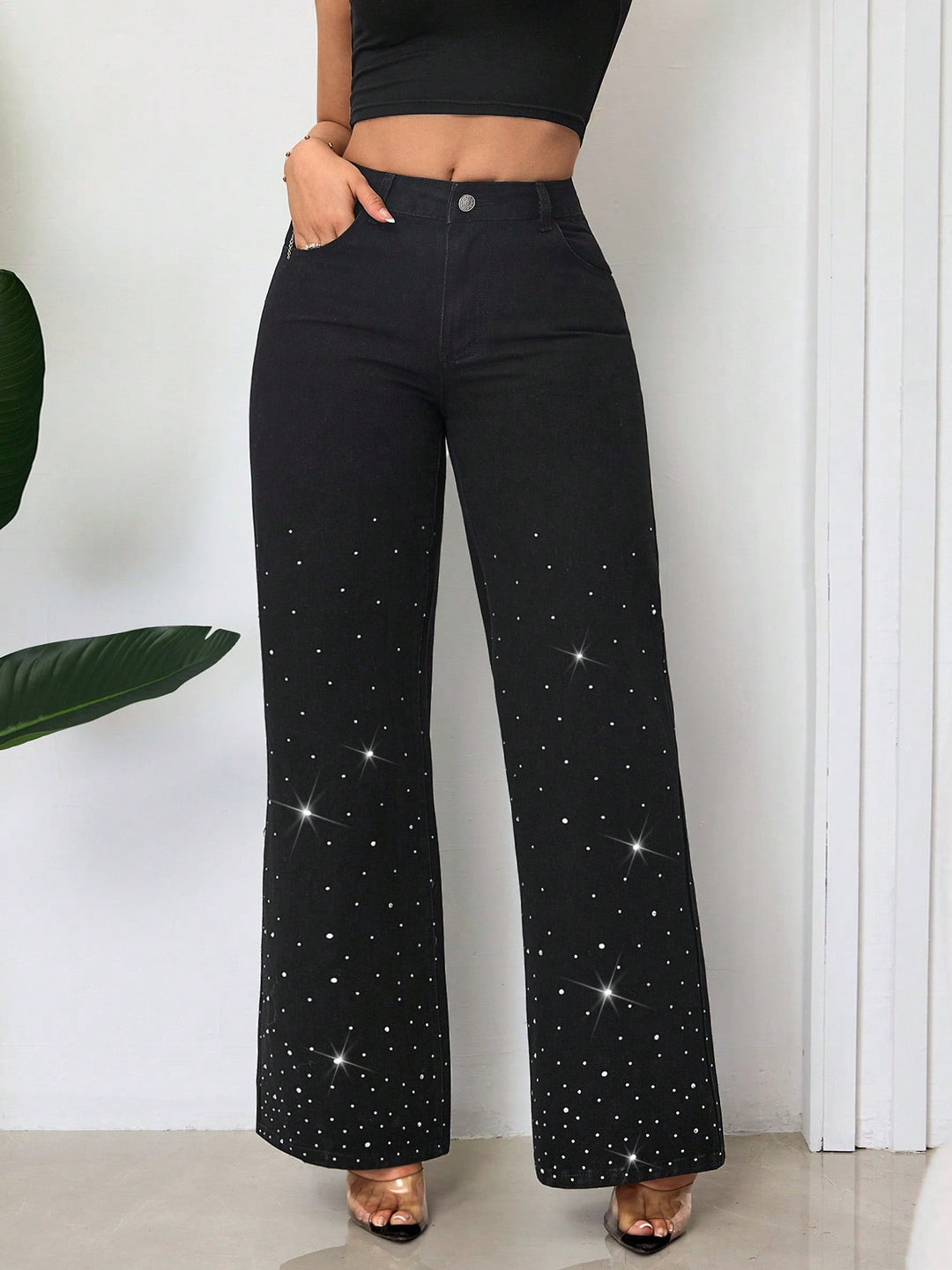 Kvinne High-Waist Jeans med glitrende rhinestones og bred cut Skjora