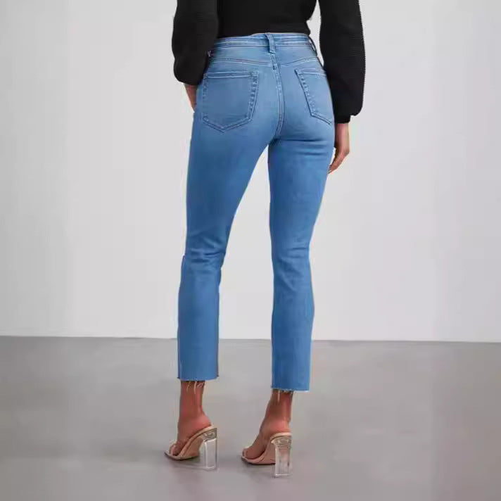 Dame tidløse jeans i moderne snitt med cropped bein Skjora