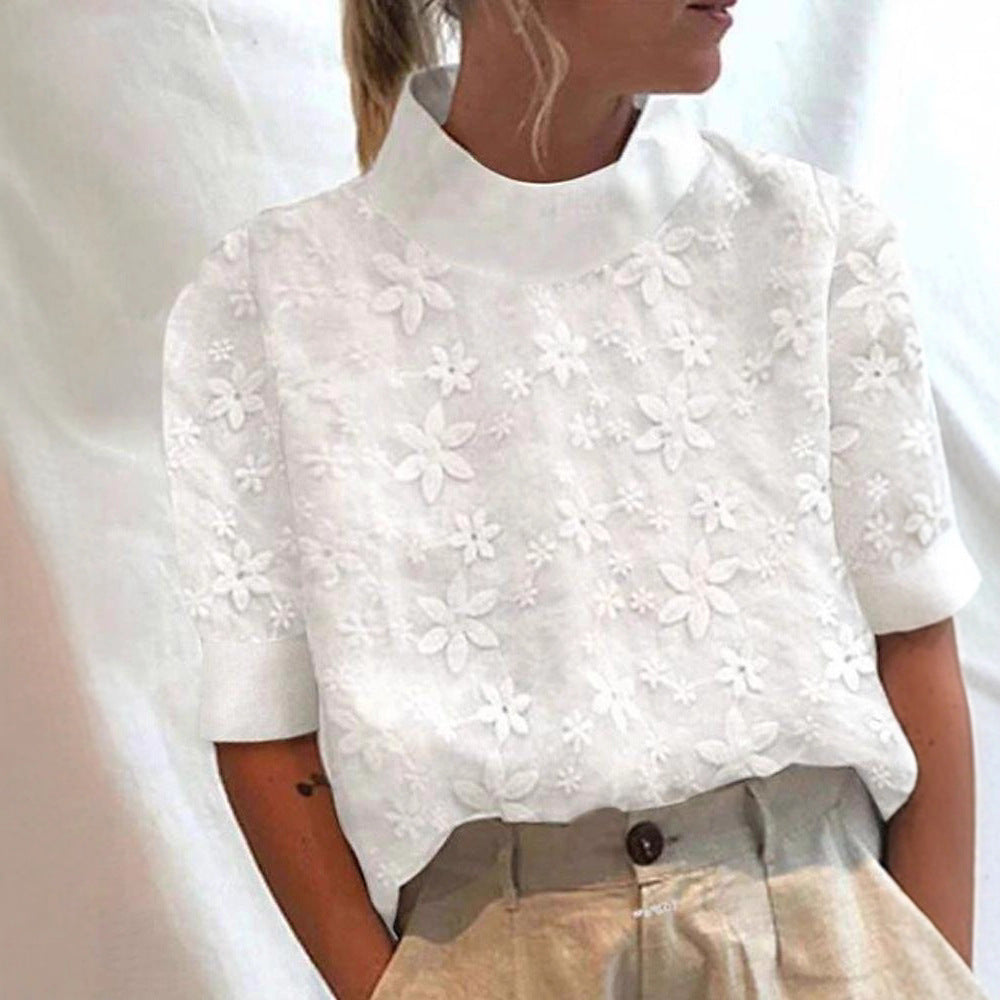 Kvinnebluse med blomstermønster og kort snitt Skjora
