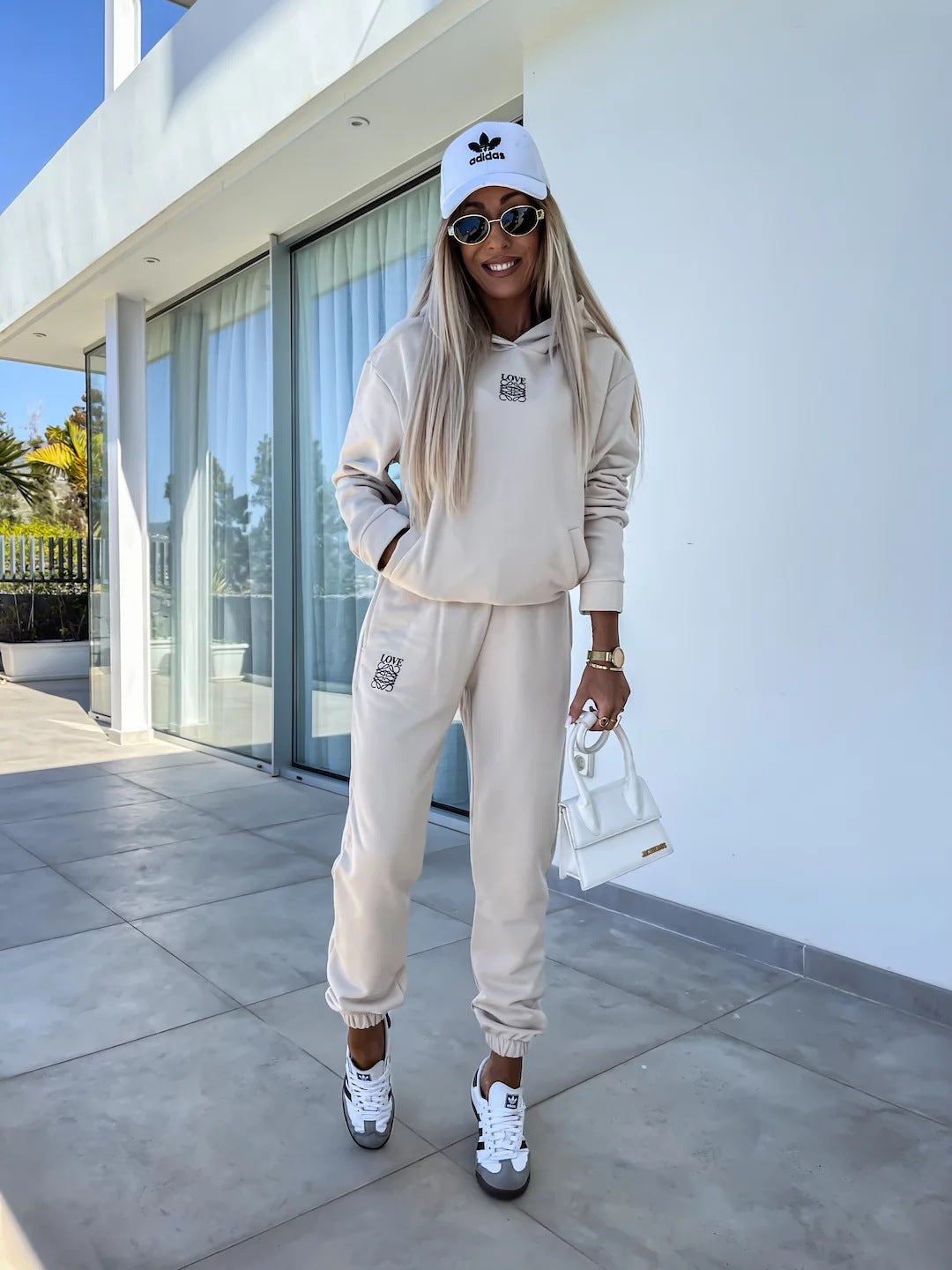 Dame sporty loungewear-set med hette og elastiske mansjetter Skjora