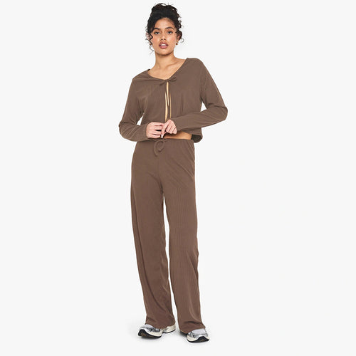Dame komfortabel strikkedress med cropped jakke og vide buksebein Skjora