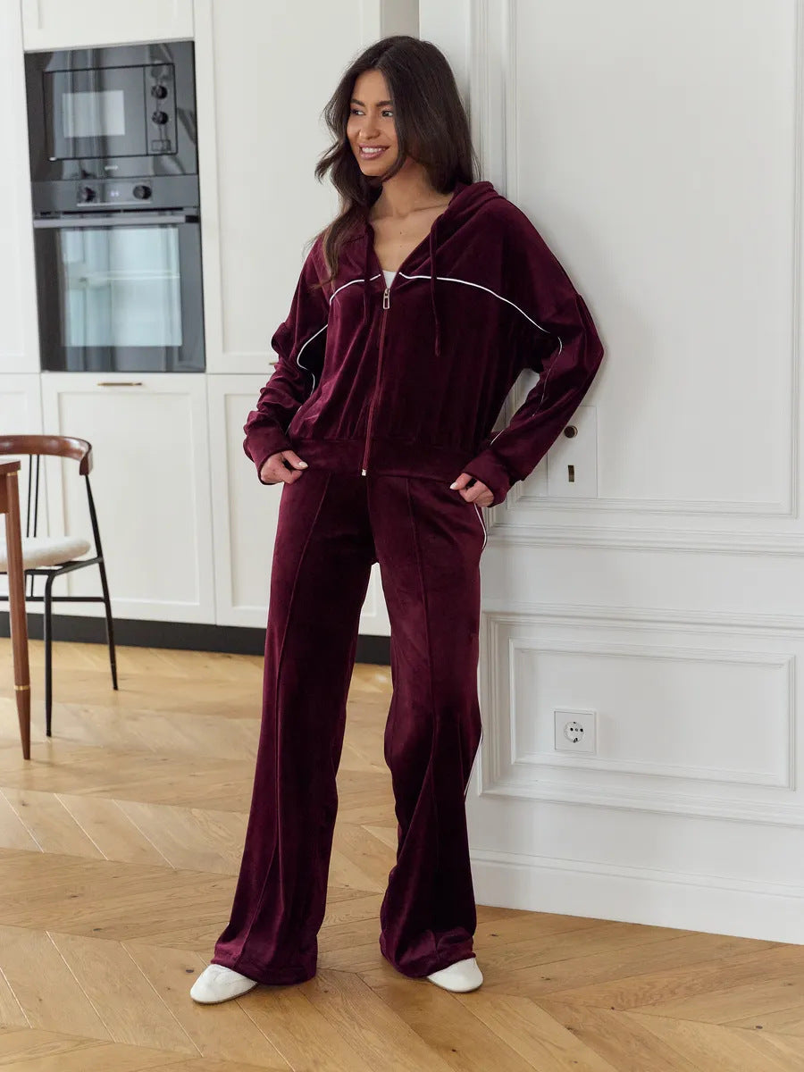 Kvinnelig sporty velour treningsdress med moderne hette og elastisk midjebånd Skjora