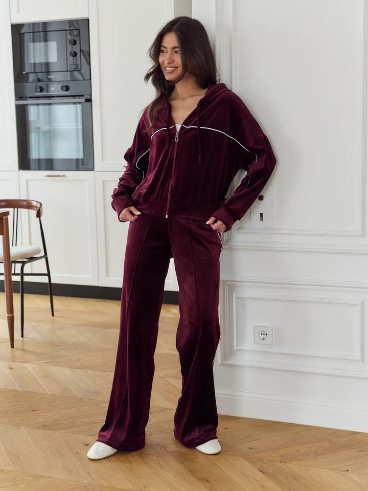 Kvinnelig sporty velour treningsdress med moderne hette og elastisk midjebånd Skjora