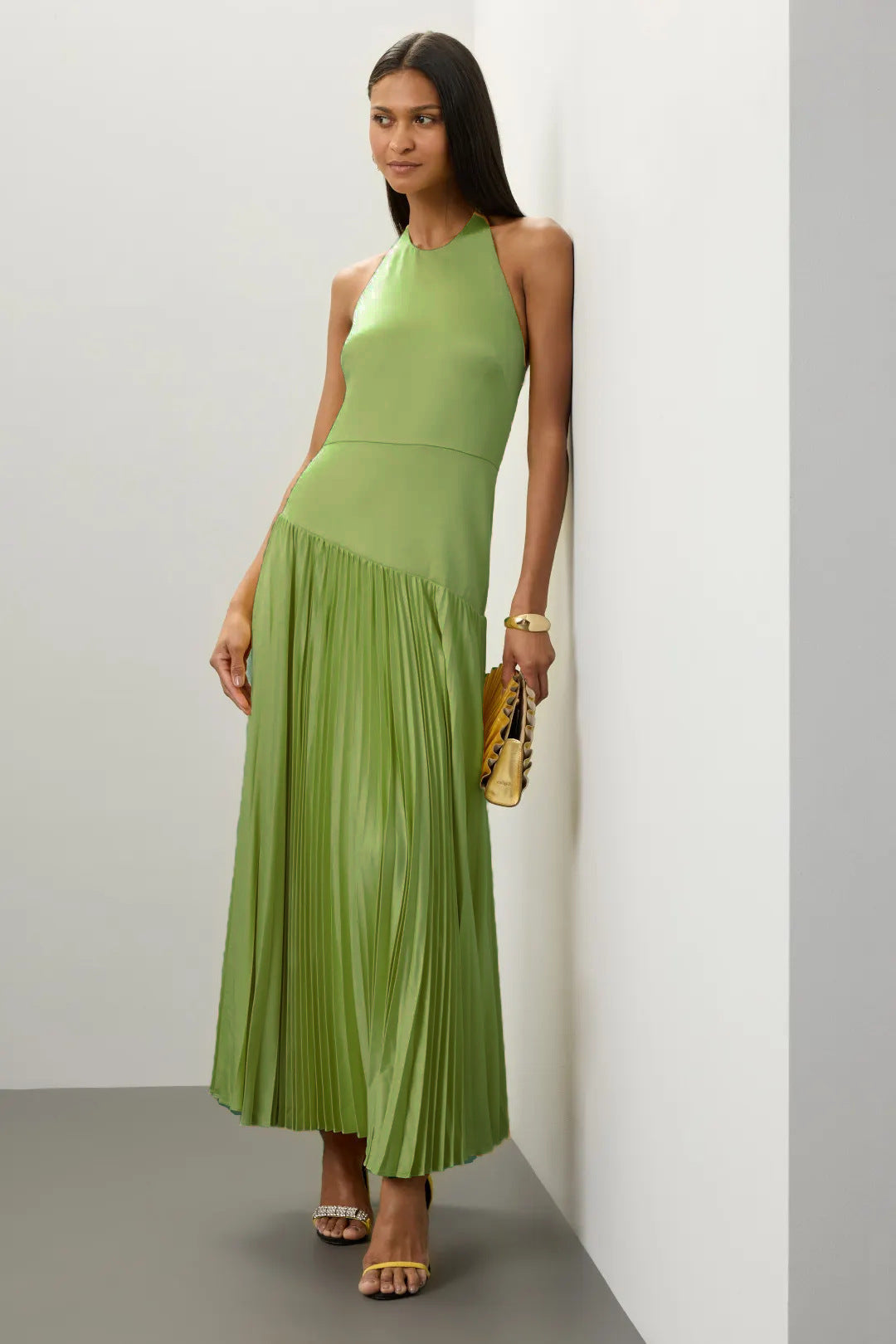 Dames Elegant Maxi Kjole med Flytende Plisserte Skjørt og Halter Hals Design