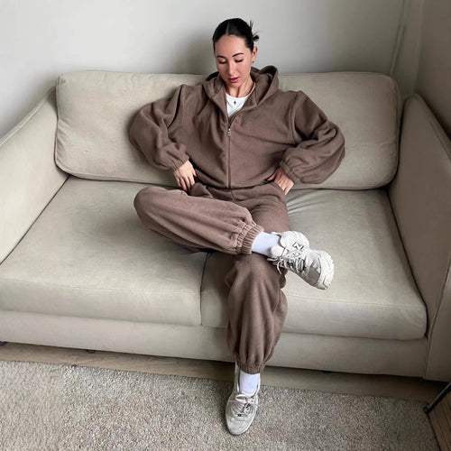 Kvinnelig fleece joggingdress med hette Skjora